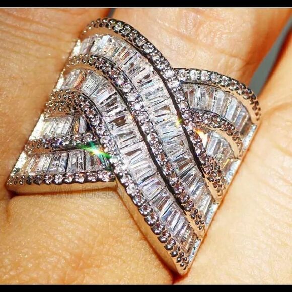 Beautiful White Gold Sapphire Wedding Band Ring - Picture 2 of 3